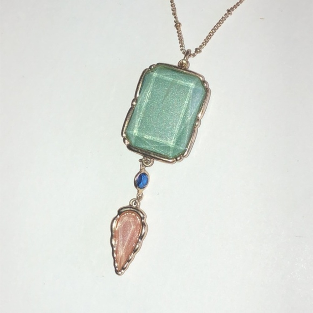 Elegant Gold Tone Green and Peach Shimmer Boho Pendant Necklace